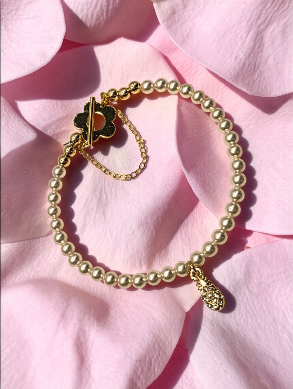 Opalescent Pearl Beaded Bracelet with Pineapple Charm by Fucci Minnulli - Picture 3 of 5